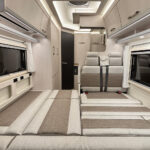 【画像】最高級の寛ぎを約束！　アネックスがリアエントランス仕様のキャブコン「LIBERTY52REi」プロトタイプを発表 〜 画像1