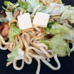 【画像】寒い季節のキャンプではスープと麺であったまろう！　手軽にできるあったか麺レシピ 〜 画像1