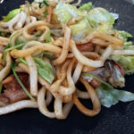 【画像】寒い季節のキャンプではスープと麺であったまろう！　手軽にできるあったか麺レシピ 〜 画像1