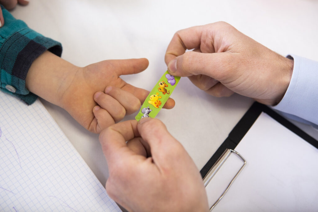 子どもの指／写真ac使用