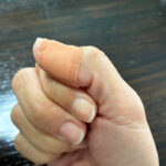 【画像】傷ができた時も動きやすい！　水仕事にも強く手にフィットする絆創膏が快適 〜 画像1