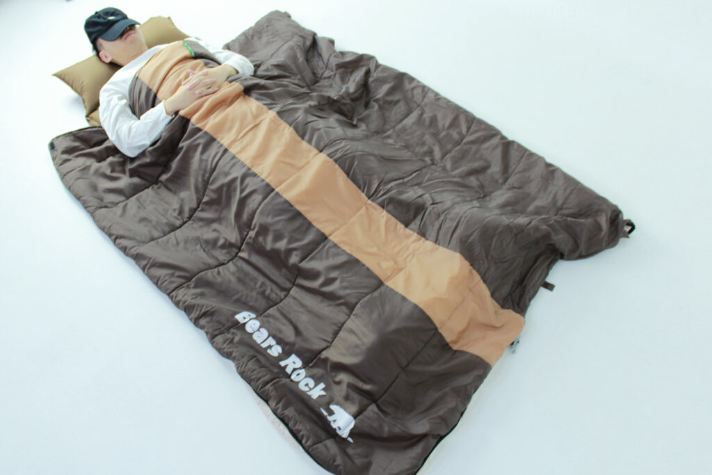 冬の夜を「極上ホテル」に変える！ Bears Rockの「布団のような寝袋 