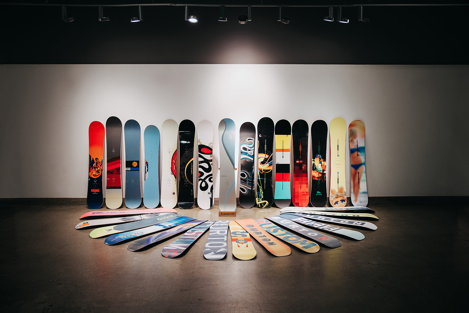 Burton Custom 30周年」伝説的なオールラウンドボードが復刻！ 初代