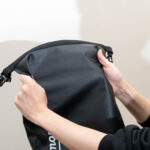 【画像】街にもなじむ迷彩という新提案！　デジタルカモフラージュ＆スカイグレーのドライバッグが普段使いでも大活躍 〜 画像1