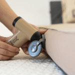 【画像】DODが「撤収の面倒」を吹き飛ばす！　手のひらサイズのパワフル電動ブロワー「トバシマクリスT」新登場 〜 画像1