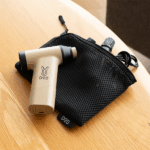 【画像】DODが「撤収の面倒」を吹き飛ばす！　手のひらサイズのパワフル電動ブロワー「トバシマクリスT」新登場 〜 画像1