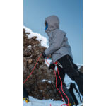 【画像】雪山の“静の時間”を守り抜く！　finetrack最高峰アウター「ポリゴンヘリオス」の実力とは 〜 画像1