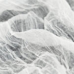 【画像】雪山の“静の時間”を守り抜く！　finetrack最高峰アウター「ポリゴンヘリオス」の実力とは 〜 画像1