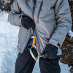 【画像】雪山の“静の時間”を守り抜く！　finetrack最高峰アウター「ポリゴンヘリオス」の実力とは 〜 画像1