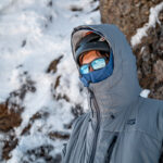 【画像】雪山の“静の時間”を守り抜く！　finetrack最高峰アウター「ポリゴンヘリオス」の実力とは 〜 画像1