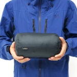 【画像】雪山の“静の時間”を守り抜く！　finetrack最高峰アウター「ポリゴンヘリオス」の実力とは 〜 画像1