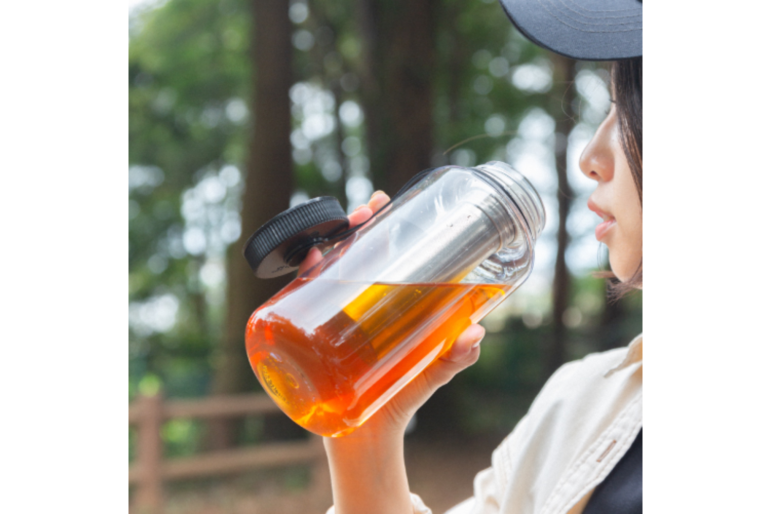 highmount／ボトルに装着して飲んでいるイメージ