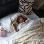 【画像】頭、肩の冷えを対策！　ねぶくろんシリーズ人気の防寒寝具に“雪うさぎ”が登場 〜 画像1