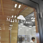 【画像】前面ガラスのフルオープンが開放的！　美作産の木材を使用した「MORI SAUNA」 〜 画像1