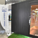 【画像】前面ガラスのフルオープンが開放的！　美作産の木材を使用した「MORI SAUNA」 〜 画像1