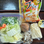 【画像】キャンプとの相性抜群な「個包装鍋つゆの素」！　〆のラーメンも美味しい「時短鍋レシピ」4品 〜 画像1