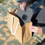 【画像】収納＆持ち運びがしやすい！コンパクトなポータブルソーラーパネル『OWL-SLP10W-GY』を発売 〜 画像1