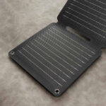 【画像】収納＆持ち運びがしやすい！コンパクトなポータブルソーラーパネル『OWL-SLP10W-GY』を発売 〜 画像1