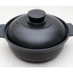 【画像】土鍋テイストでも丈夫なアルミ製！　寒い夜のアウトドアを温かく演出する少人数の鍋料理向け調理ギア 〜 画像1