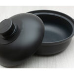 【画像】土鍋テイストでも丈夫なアルミ製！　寒い夜のアウトドアを温かく演出する少人数の鍋料理向け調理ギア 〜 画像1