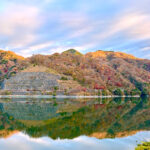 【画像】秋の渓谷ハイキング！　神奈川県山北町のユーシン渓谷で魅惑のユーシンブルーと紅葉美色三昧 〜 画像1