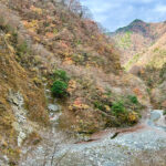 【画像】秋の渓谷ハイキング！　神奈川県山北町のユーシン渓谷で魅惑のユーシンブルーと紅葉美色三昧 〜 画像1