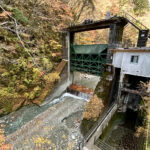 【画像】秋の渓谷ハイキング！　神奈川県山北町のユーシン渓谷で魅惑のユーシンブルーと紅葉美色三昧 〜 画像1
