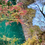 【画像】秋の渓谷ハイキング！　神奈川県山北町のユーシン渓谷で魅惑のユーシンブルーと紅葉美色三昧 〜 画像1