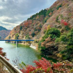【画像】秋の渓谷ハイキング！　神奈川県山北町のユーシン渓谷で魅惑のユーシンブルーと紅葉美色三昧 〜 画像1
