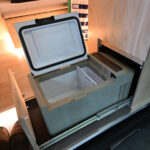 【画像】キャンピングカーを釣り旅用に基地化！　「スノピ」コラボで乾かす・しまう・くつろぐを一台に収納 〜 画像1