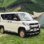 【画像】「ハケ塗りエンブレム」に「カフェラテホイール」！　キャンプ好きユーザーが実践した三菱・デリカミニの「色合わせ術」 〜 画像1