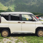 【画像】「ハケ塗りエンブレム」に「カフェラテホイール」！　キャンプ好きユーザーが実践した三菱・デリカミニの「色合わせ術」 〜 画像1