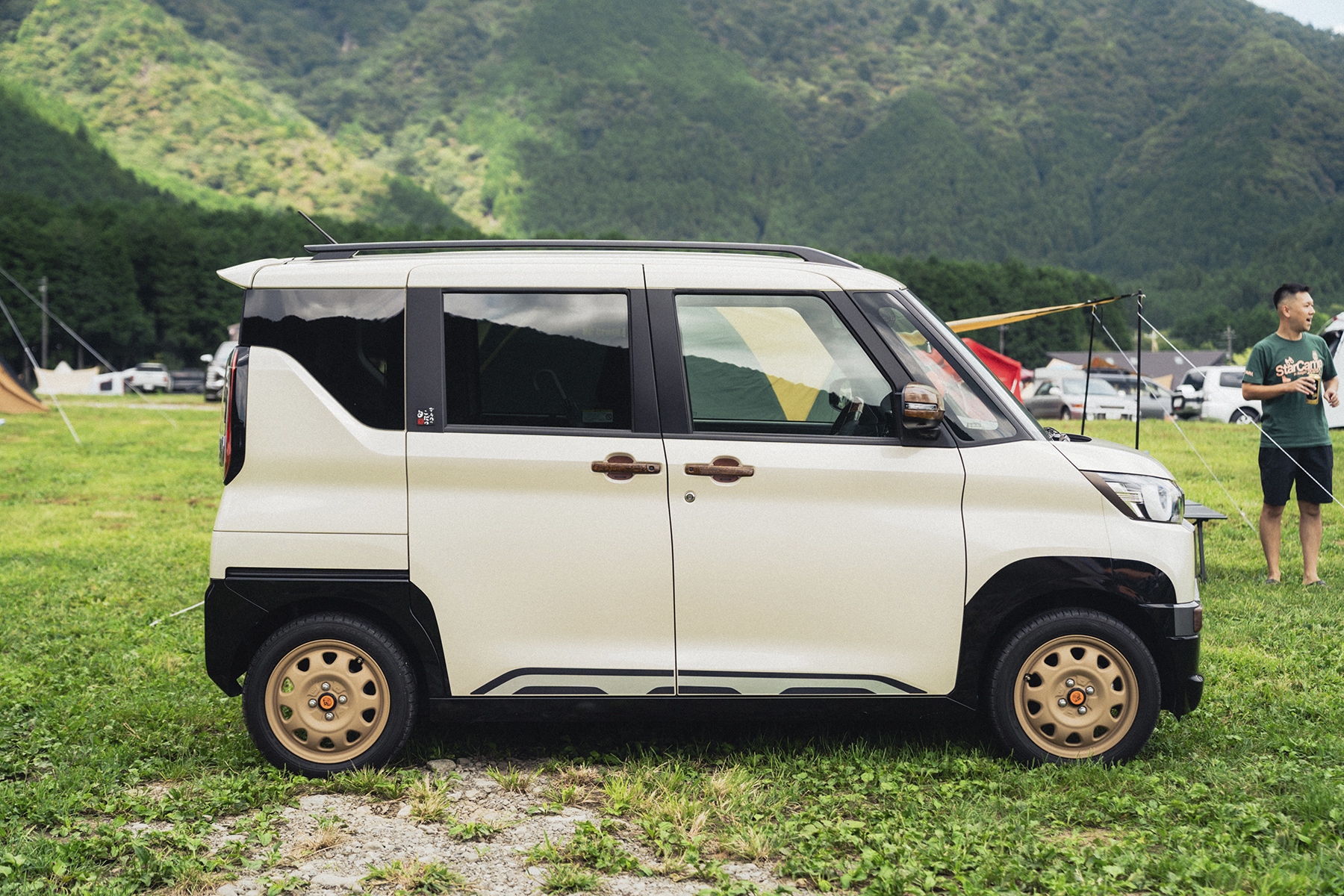 トピー実業のホイールを履いた三菱・デリカミニ