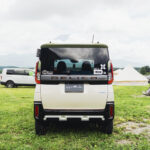 【画像】「ハケ塗りエンブレム」に「カフェラテホイール」！　キャンプ好きユーザーが実践した三菱・デリカミニの「色合わせ術」 〜 画像1