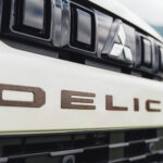 【画像】「ハケ塗りエンブレム」に「カフェラテホイール」！　キャンプ好きユーザーが実践した三菱・デリカミニの「色合わせ術」 〜 画像1