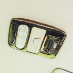 【画像】「ハケ塗りエンブレム」に「カフェラテホイール」！　キャンプ好きユーザーが実践した三菱・デリカミニの「色合わせ術」 〜 画像1