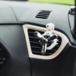 【画像】「ハケ塗りエンブレム」に「カフェラテホイール」！　キャンプ好きユーザーが実践した三菱・デリカミニの「色合わせ術」 〜 画像1