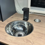 【画像】二人旅の理想郷がここに！　大容量500Ahバッテリーと漆黒のインテリアを纏ったリコルソの進化 〜 画像1