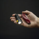 【画像】10m落下＆水没も耐え抜く！　軍・警察仕様の超小型ライト「Prime C1 Pro」が“一生モノ”の防災パートナーになる 〜 画像1