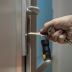 【画像】10m落下＆水没も耐え抜く！　軍・警察仕様の超小型ライト「Prime C1 Pro」が“一生モノ”の防災パートナーになる 〜 画像1