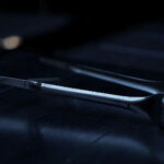 【画像】掴む所作まで黒く美しい！　名栗ウッドグリップ×ブラックステンレスのBBQトング「BLACK EMBER FANG」がクール過ぎる 〜 画像1