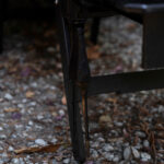 【画像】掴む所作まで黒く美しい！　名栗ウッドグリップ×ブラックステンレスのBBQトング「BLACK EMBER FANG」がクール過ぎる 〜 画像1