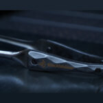 【画像】掴む所作まで黒く美しい！　名栗ウッドグリップ×ブラックステンレスのBBQトング「BLACK EMBER FANG」がクール過ぎる 〜 画像1