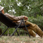 【画像】座る、伸ばす、くつろぐ！　焚き火やキャンプの特等席をつくる4段階リクライニングを備えた快適チェアが侮れない 〜 画像1