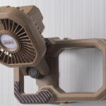 【画像】どこでも涼しく！　どこでも明るくする「多機能アイテム」コールマンからLEDライト付きファン2モデルがデビュー 〜 画像1