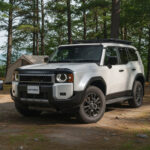 【画像】グリル周りが一瞬でワイルドに！   安心設計のランクル250専用「バグガード」が精悍さを引き立たせる 〜 画像1