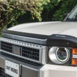 【画像】グリル周りが一瞬でワイルドに！   安心設計のランクル250専用「バグガード」が精悍さを引き立たせる 〜 画像1