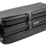 【画像】ロッドホルダーに“漆黒”のハイエンドモデルが登場！　2026年フィッシングショーで注目すべき「最新車載ギア」の全貌とは 〜 画像1