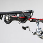 【画像】ロッドホルダーに“漆黒”のハイエンドモデルが登場！　2026年フィッシングショーで注目すべき「最新車載ギア」の全貌とは 〜 画像1