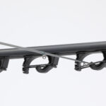 【画像】ロッドホルダーに“漆黒”のハイエンドモデルが登場！　2026年フィッシングショーで注目すべき「最新車載ギア」の全貌とは 〜 画像1